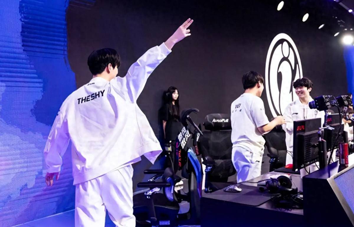 EDward Gaming 晋级2025年曼谷大师赛季后赛