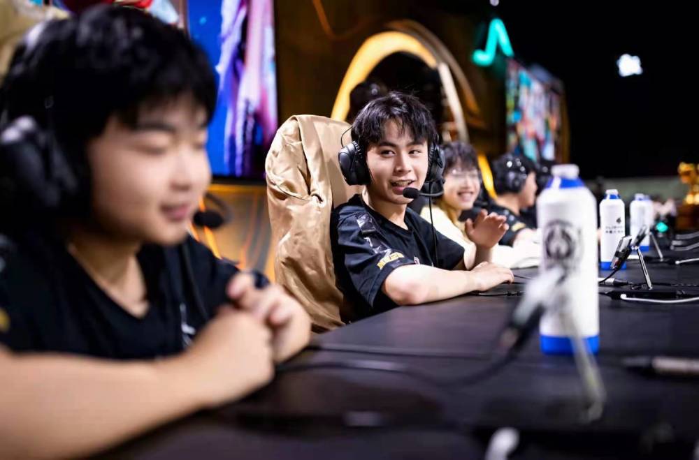 Team WE vs BLG赛前数据前瞻：双方中单选手的发挥主掌局势